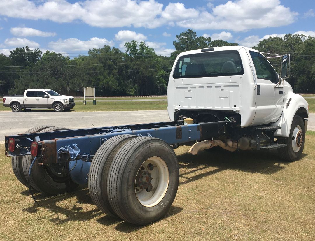 2008 FORD F750 XL - Image 8